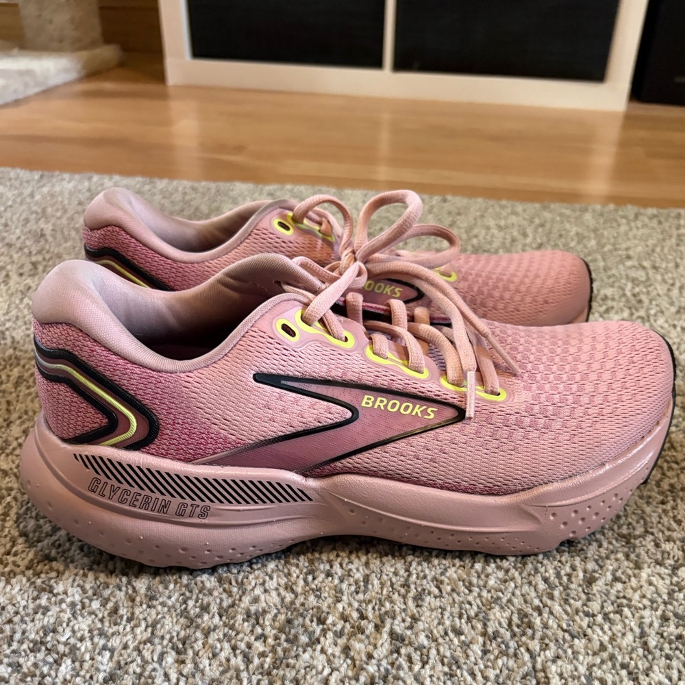 Brooks Women's Size 8 Pink Glycerin GTS Running Sneakers
